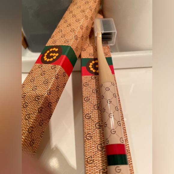 Gucci Fashion Beige Toothbrush set  with Iconic Pattern - Picture 2 of 4
